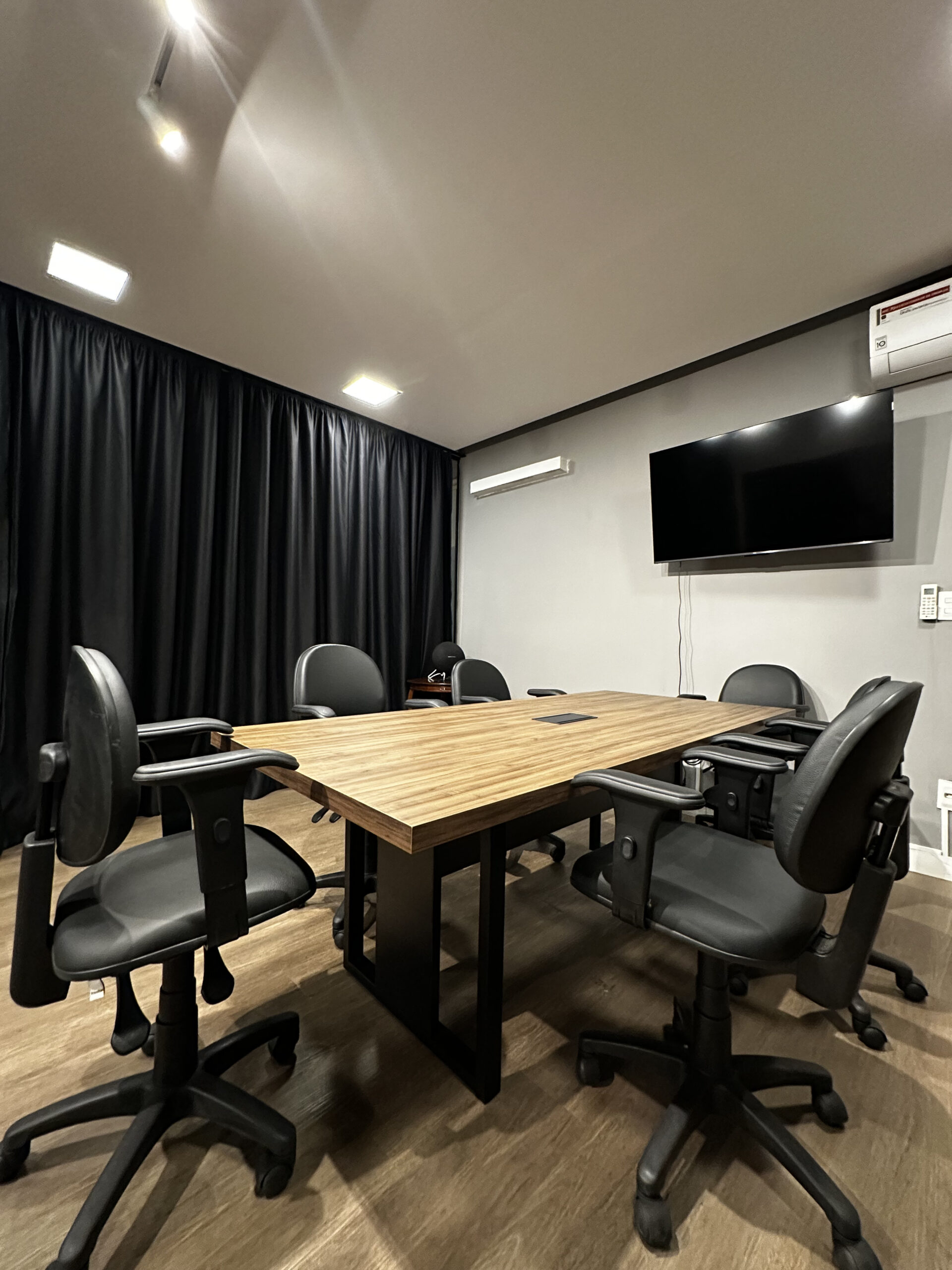 Sala de reunião da Atmosphera Coworking Integrativo em Campo Grande MS